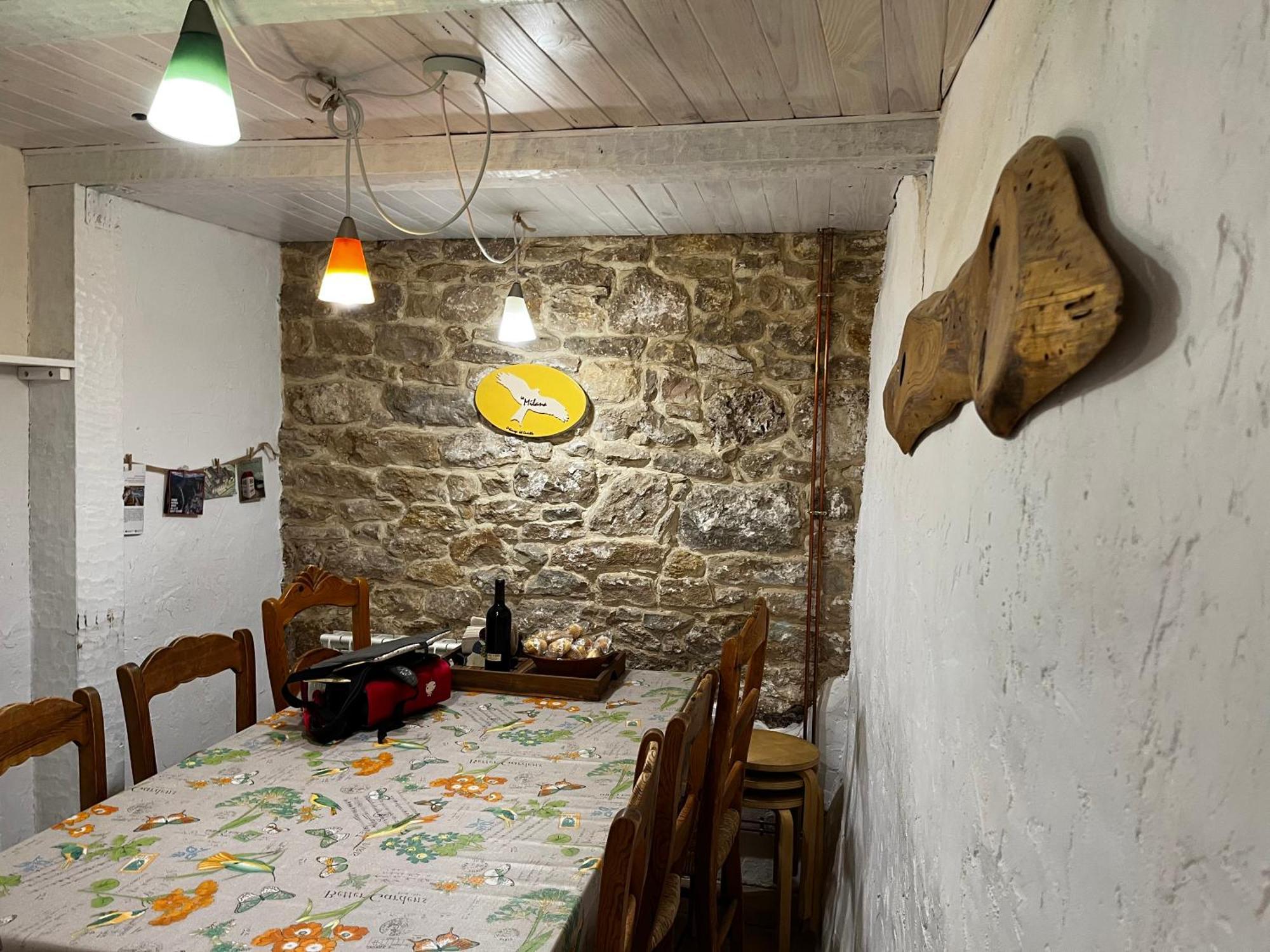 La Milana, Orbaneja Del Castillo Esterno foto